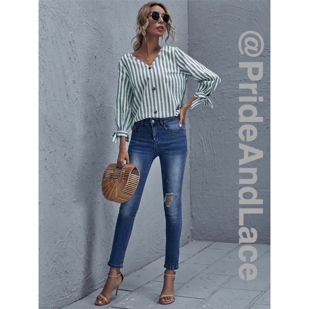 LAST 1️⃣ 🤍Buttoned Front Knot Cuff Striped Top - Picture 2 of 6